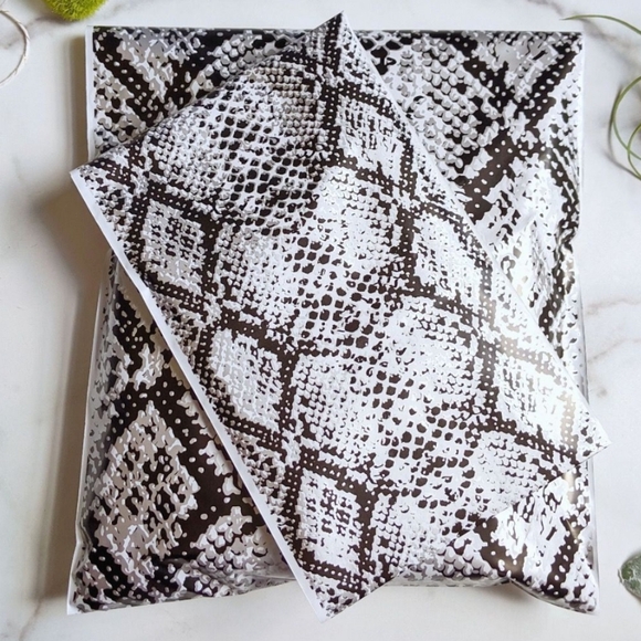 NWT - 25ct. 6x9 Polymailers Bonus Random Thank You Cards/Thank You Stickers - Picture 3 of 4